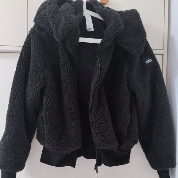 Brand new Alo Yoga Foxy Sherpa Jacket Black Color - Picture 2 of 6
